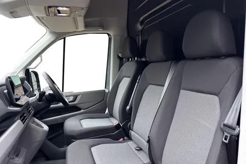 PJ75VBU Volkswagen Crafter CR35 Panel van Commerce Plus MWB 140 PS 2.0 TDI 8sp Automatic FWD Thumbnail #10