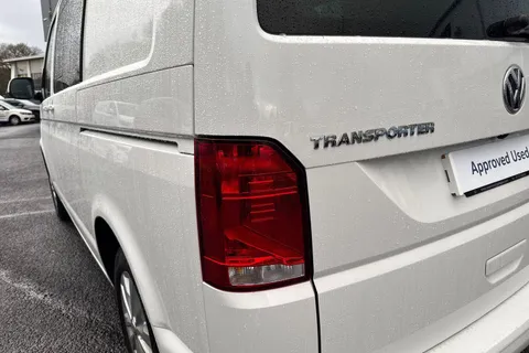 PJ74NXG Volkswagen Transporter 2.0 TDI 150 Highline Kombi Van Thumbnail #15