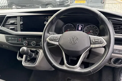 PK74NXP Volkswagen Transporter 2.0 TDI 110 Highline Van Thumbnail #12