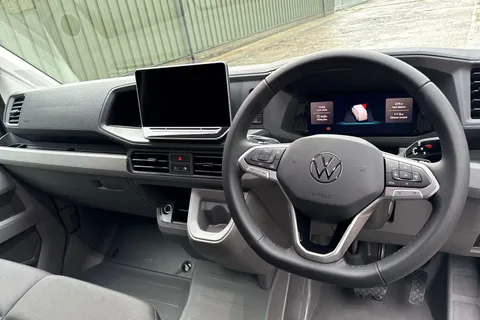 PJ75VBU Volkswagen Crafter CR35 Panel van Commerce Plus MWB 140 PS 2.0 TDI 8sp Automatic FWD Thumbnail #12