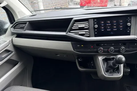 PK74NXP Volkswagen Transporter 2.0 TDI 110 Highline Van Thumbnail #14