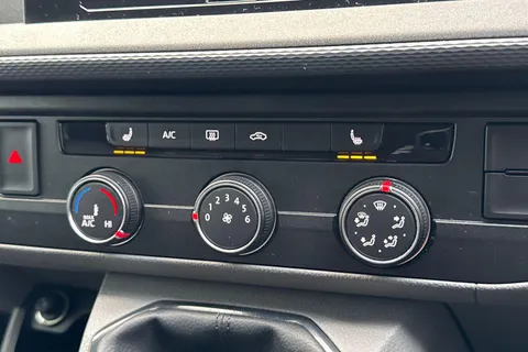 PJ74NXG Volkswagen Transporter 2.0 TDI 150 Highline Kombi Van Thumbnail #18