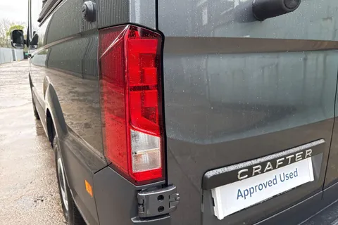 PJ75VBU Volkswagen Crafter CR35 Panel van Commerce Plus MWB 140 PS 2.0 TDI 8sp Automatic FWD Thumbnail #15