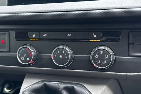 PK74NXP Volkswagen Transporter 2.0 TDI 110 Highline Van Thumbnail #18