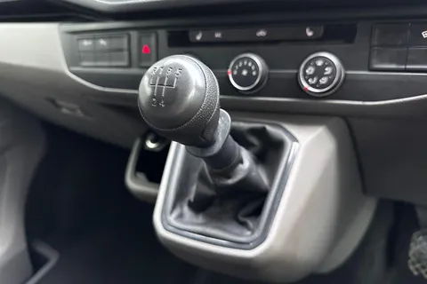 PK74NXP Volkswagen Transporter 2.0 TDI 110 Highline Van Thumbnail #19