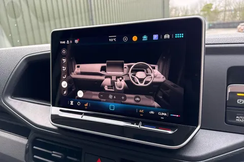 PJ75VBU Volkswagen Crafter CR35 Panel van Commerce Plus MWB 140 PS 2.0 TDI 8sp Automatic FWD Thumbnail #18