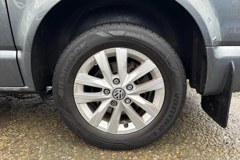 PK74NXP Volkswagen Transporter 2.0 TDI 110 Highline Van Thumbnail #22