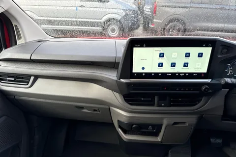 PF75AUW Volkswagen Transporter 2.0 TDI 150 Commerce Pro Van Auto Thumbnail #14