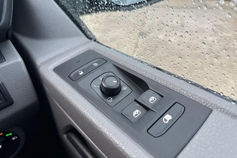 GJ21ZCA Volkswagen Transporter 2.0 TDI 150 Highline Van DSG Thumbnail #17