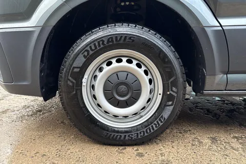 PJ75VBU Volkswagen Crafter CR35 Panel van Commerce Plus MWB 140 PS 2.0 TDI 8sp Automatic FWD Thumbnail #23