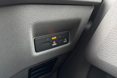 PJ75VBU Volkswagen Crafter CR35 Panel van Commerce Plus MWB 140 PS 2.0 TDI 8sp Automatic FWD Thumbnail #24