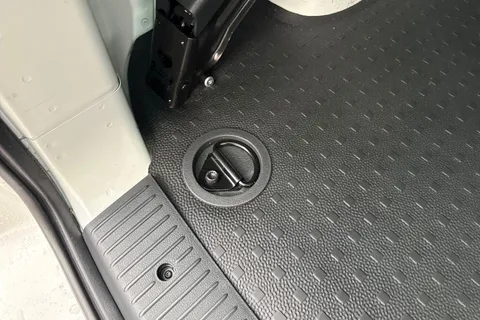 PJ74NXG Volkswagen Transporter 2.0 TDI 150 Highline Kombi Van Thumbnail #29