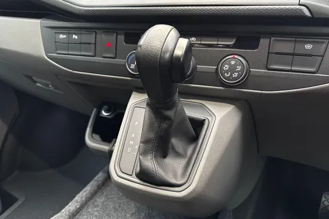 GJ21ZCA Volkswagen Transporter 2.0 TDI 150 Highline Van DSG Thumbnail #19