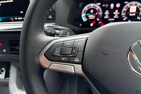 PJ75VBU Volkswagen Crafter CR35 Panel van Commerce Plus MWB 140 PS 2.0 TDI 8sp Automatic FWD Thumbnail #25