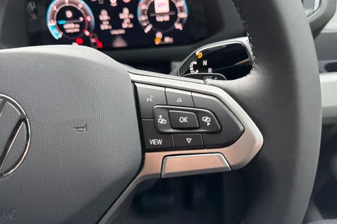 PJ75VBU Volkswagen Crafter CR35 Panel van Commerce Plus MWB 140 PS 2.0 TDI 8sp Automatic FWD Thumbnail #26