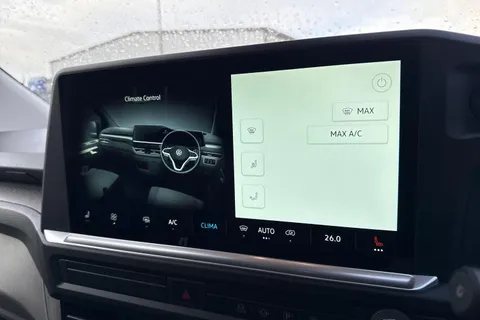 PF75AUW Volkswagen Transporter 2.0 TDI 150 Commerce Pro Van Auto Thumbnail #18