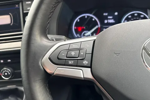 PJ74NXG Volkswagen Transporter 2.0 TDI 150 Highline Kombi Van Thumbnail #31