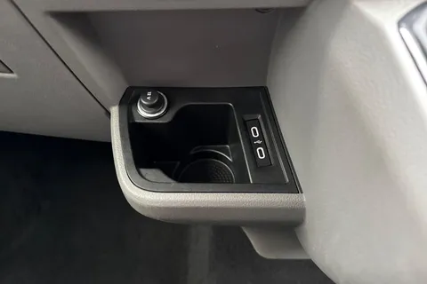 PK74NXP Volkswagen Transporter 2.0 TDI 110 Highline Van Thumbnail #28