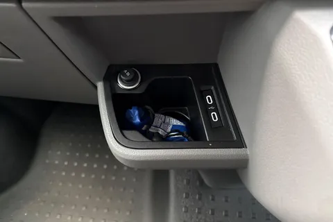 PJ74NXG Volkswagen Transporter 2.0 TDI 150 Highline Kombi Van Thumbnail #33