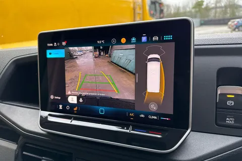 PJ75VBU Volkswagen Crafter CR35 Panel van Commerce Plus MWB 140 PS 2.0 TDI 8sp Automatic FWD Thumbnail #32