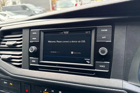 PJ74NXG Volkswagen Transporter 2.0 TDI 150 Highline Kombi Van Thumbnail #37