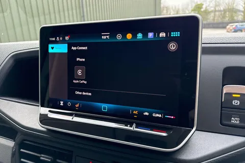 PJ75VBU Volkswagen Crafter CR35 Panel van Commerce Plus MWB 140 PS 2.0 TDI 8sp Automatic FWD Thumbnail #33