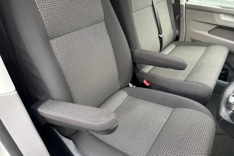 PJ74NXG Volkswagen Transporter 2.0 TDI 150 Highline Kombi Van Thumbnail #38