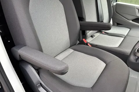 PJ75VBU Volkswagen Crafter CR35 Panel van Commerce Plus MWB 140 PS 2.0 TDI 8sp Automatic FWD Thumbnail #35
