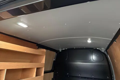 GJ21ZCA Volkswagen Transporter 2.0 TDI 150 Highline Van DSG Thumbnail #30