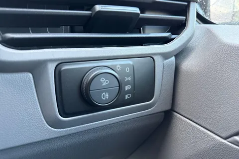 PF75AUW Volkswagen Transporter 2.0 TDI 150 Commerce Pro Van Auto Thumbnail #26