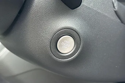 PJ75VBU Volkswagen Crafter CR35 Panel van Commerce Plus MWB 140 PS 2.0 TDI 8sp Automatic FWD Thumbnail #36