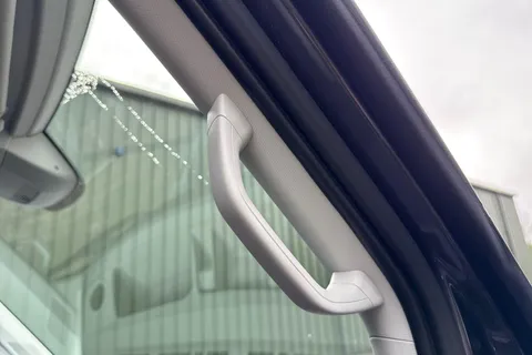 PJ75VBU Volkswagen Crafter CR35 Panel van Commerce Plus MWB 140 PS 2.0 TDI 8sp Automatic FWD Thumbnail #37