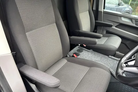 GJ21ZCA Volkswagen Transporter 2.0 TDI 150 Highline Van DSG Thumbnail #32