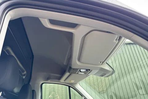 PJ75VBU Volkswagen Crafter CR35 Panel van Commerce Plus MWB 140 PS 2.0 TDI 8sp Automatic FWD Thumbnail #38