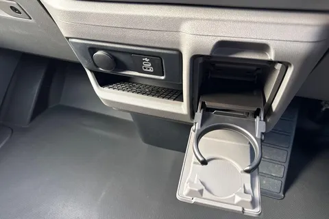 PF75AUW Volkswagen Transporter 2.0 TDI 150 Commerce Pro Van Auto Thumbnail #28