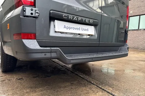 PJ75VBU Volkswagen Crafter CR35 Panel van Commerce Plus MWB 140 PS 2.0 TDI 8sp Automatic FWD Thumbnail #40