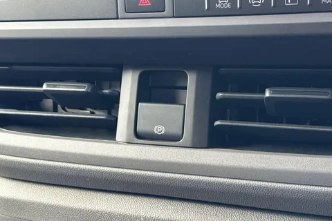 PF75AUW Volkswagen Transporter 2.0 TDI 150 Commerce Pro Van Auto Thumbnail #32