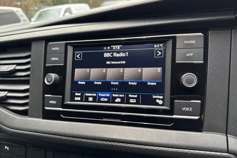 GJ21ZCA Volkswagen Transporter 2.0 TDI 150 Highline Van DSG Thumbnail #39