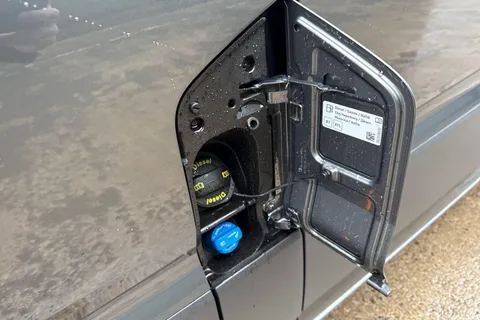 PJ75VBU Volkswagen Crafter CR35 Panel van Commerce Plus MWB 140 PS 2.0 TDI 8sp Automatic FWD Thumbnail #45