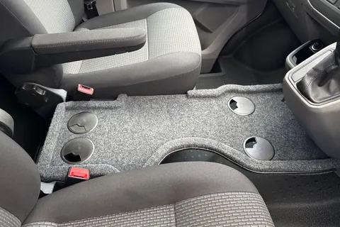 GJ21ZCA Volkswagen Transporter 2.0 TDI 150 Highline Van DSG Thumbnail #41