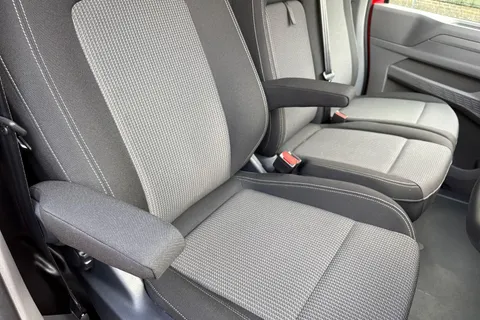 PF75AUW Volkswagen Transporter 2.0 TDI 150 Commerce Pro Van Auto Thumbnail #37