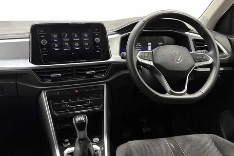 GL25ZCZ Volkswagen T-Roc 1.5 TSI Match 5dr Thumbnail #2