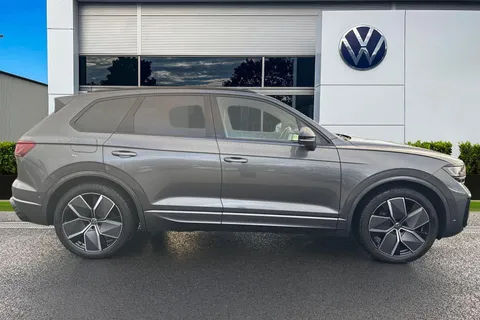 VO24XVR Volkswagen Touareg 3.0 V6 TDI 4Motion 286 Black Edition 5dr Tip Auto Thumbnail #3