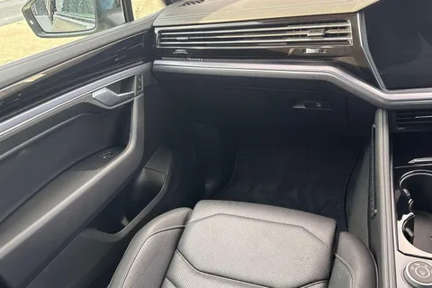 VO24XVR Volkswagen Touareg 3.0 V6 TDI 4Motion 286 Black Edition 5dr Tip Auto Thumbnail #14