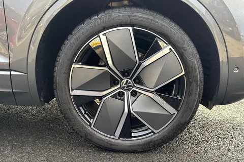 VO24XVR Volkswagen Touareg 3.0 V6 TDI 4Motion 286 Black Edition 5dr Tip Auto Thumbnail #21