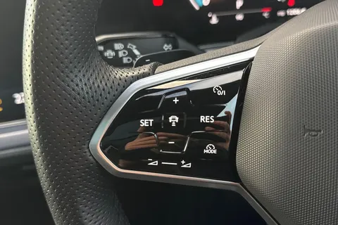 VO24XVR Volkswagen Touareg 3.0 V6 TDI 4Motion 286 Black Edition 5dr Tip Auto Thumbnail #39