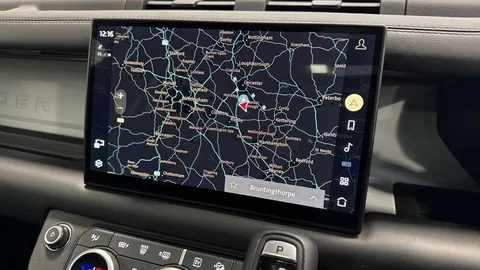 KR74NFN Land Rover Defender 2.0 P300e X-Dynamic HSE 110 5dr Auto Thumbnail #11