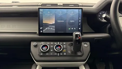 KR74NFN Land Rover Defender 2.0 P300e X-Dynamic HSE 110 5dr Auto Thumbnail #14