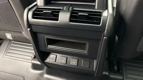 KR74NFN Land Rover Defender 2.0 P300e X-Dynamic HSE 110 5dr Auto Thumbnail #17