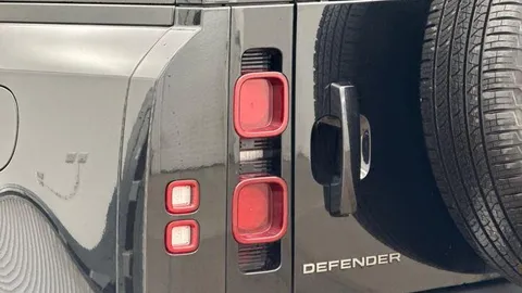 KR74NFN Land Rover Defender 2.0 P300e X-Dynamic HSE 110 5dr Auto Thumbnail #18
